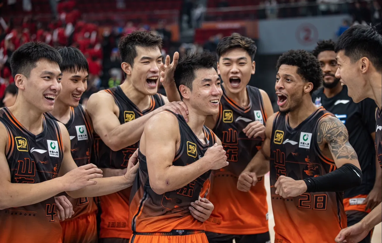 爱游戏官方-天津队完胜太阳,高诗岩惊艳四座