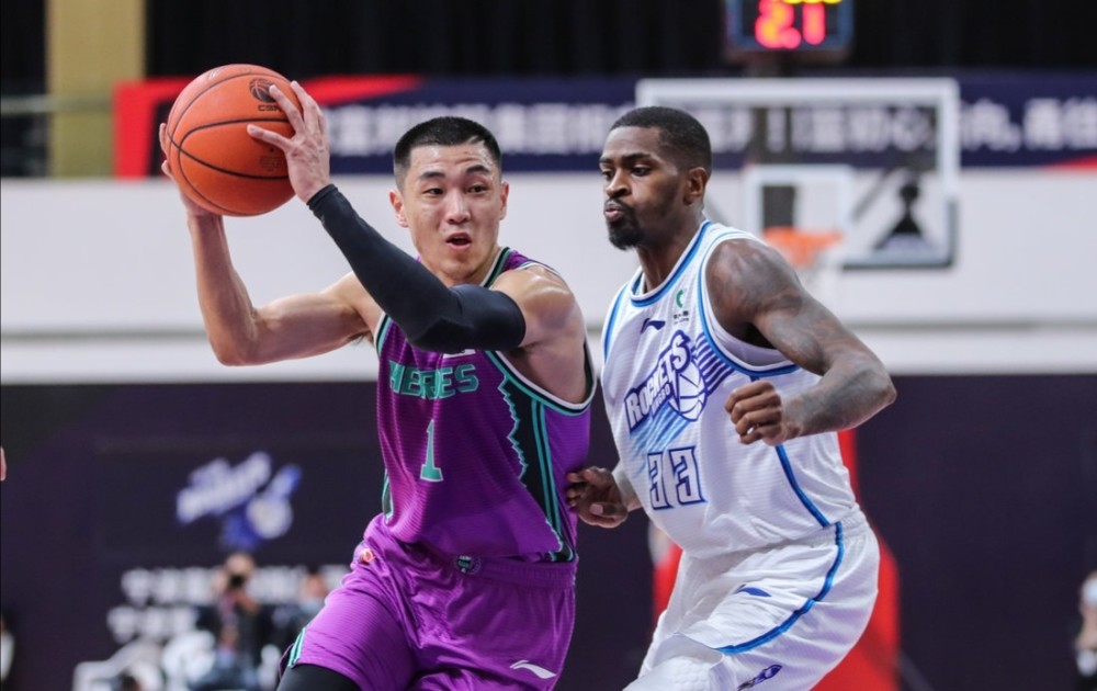 天津队完胜太阳，高诗岩惊艳四座