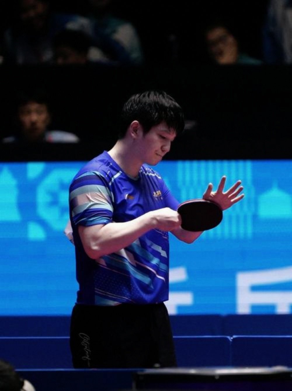 爱游戏在线-英格兰队轻取韩国队,樊振东带队取胜