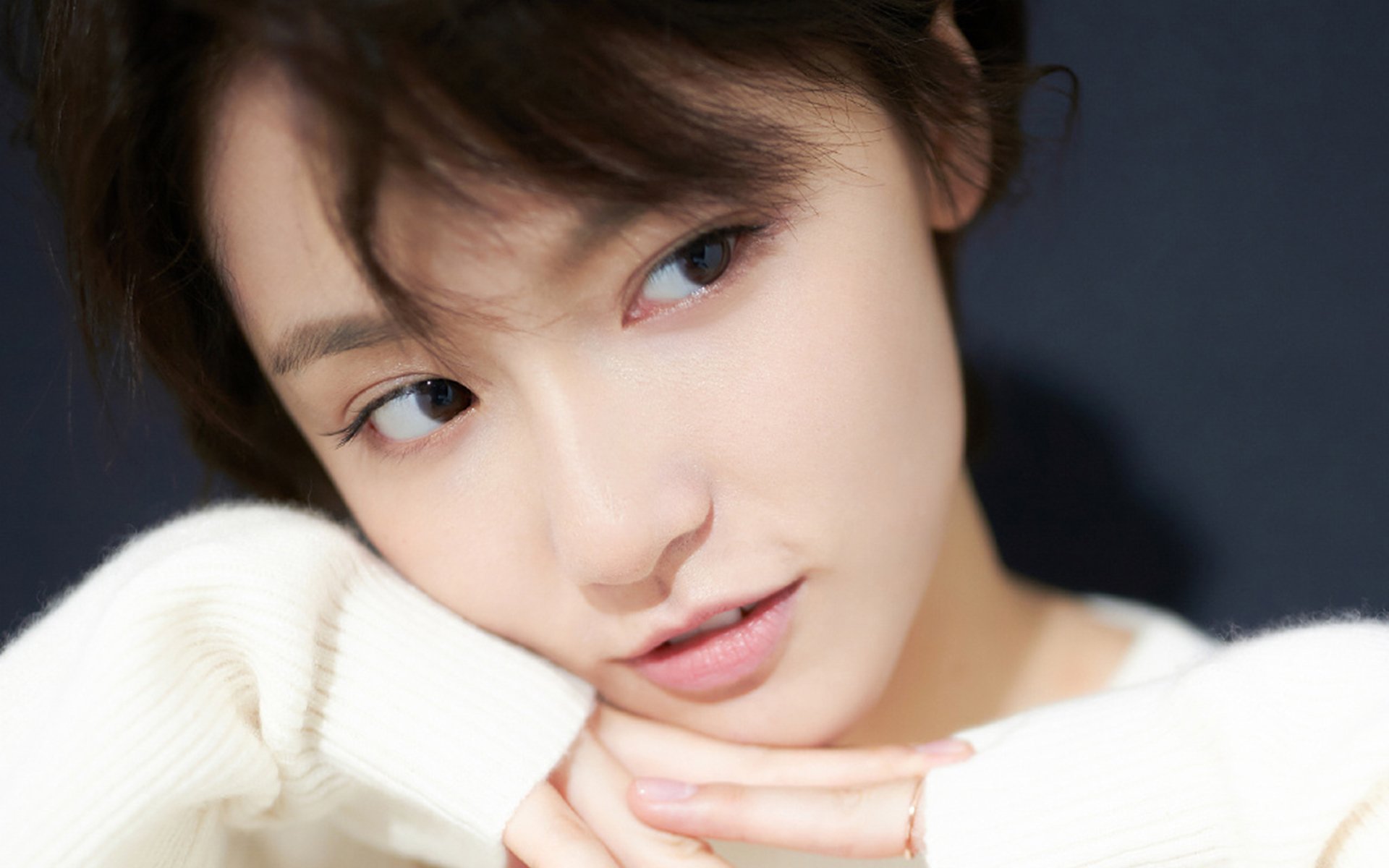 铁骑对决，阿斯顿马丁鏖战银箭风暴，隐形王牌周冠宇带队逆转取胜